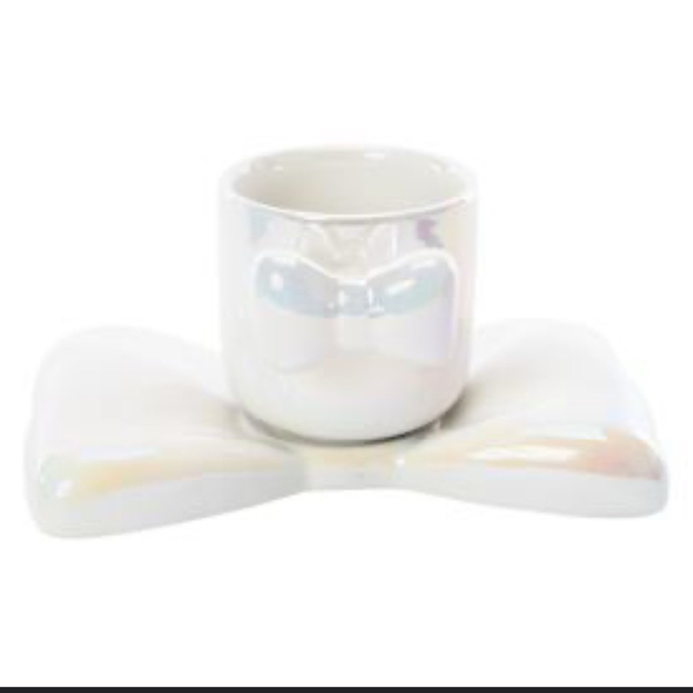 Elegant White Mug with Bow Design